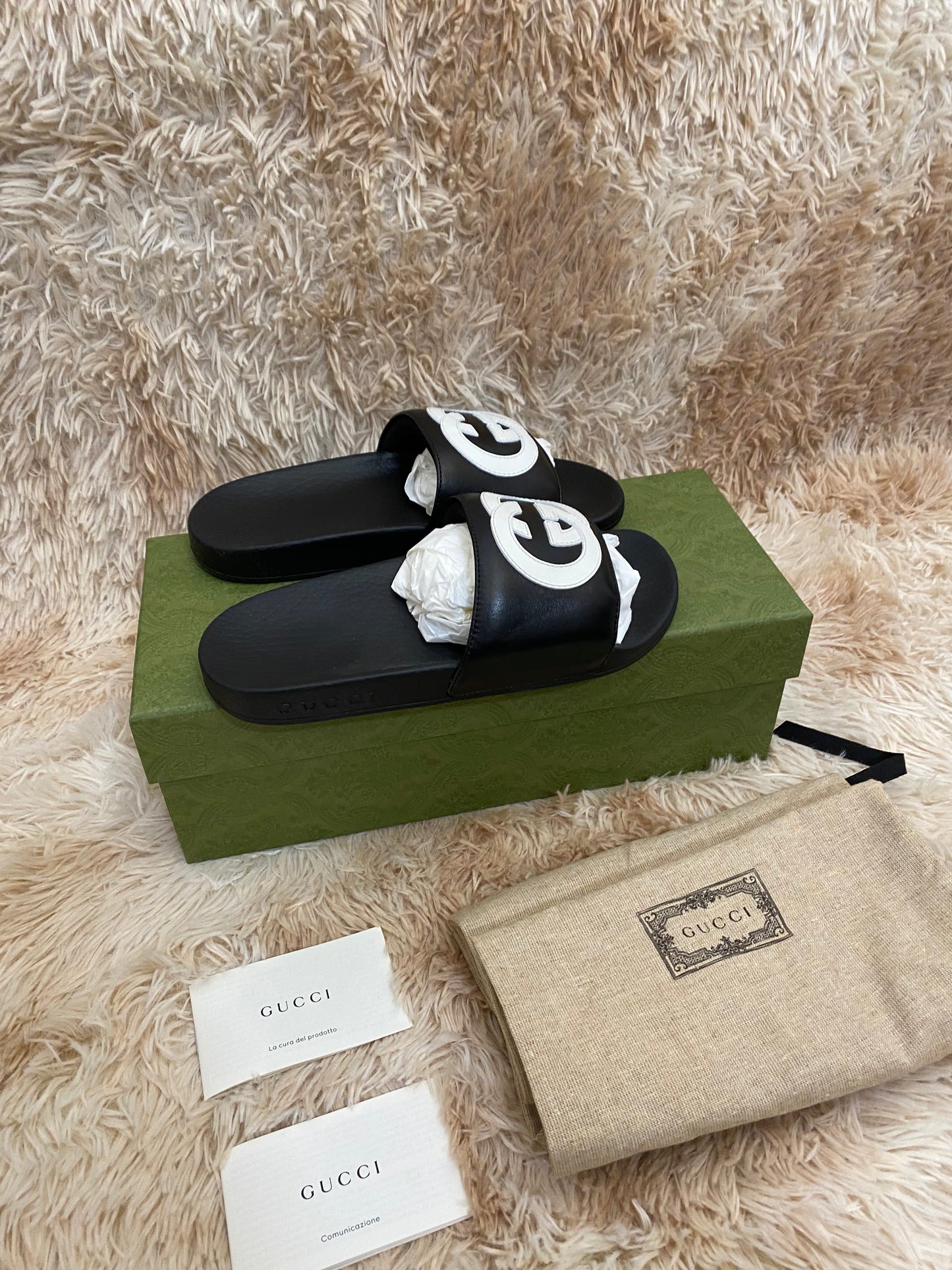 GUCCI GG LEATHER SLIDERS